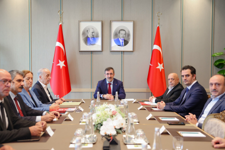 TÜRK-İŞ Genel Başkanı Ergün ATALAY Cumhurbaşkanı Yardımcısı Cevdet YILMAZ ile Görüştü