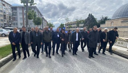 1 MAYIS&rsquo;I KUTLAMAK İ&Ccedil;İN EDİRNE&rsquo;DE SARA&Ccedil;LAR CADDESİ&rsquo;NE VE T&Uuml;M İLLERDE MEYDANLARA Y&Uuml;R&Uuml;D&Uuml;K