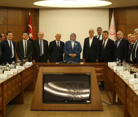 TÜRK-İŞ, 2019 Dönemi Kamu Kesimi Toplu İş Sözleşmesine Dair Kamu Koordinasyon Kurulu Önerilerini Çalışma Bakanı Sayın Selçuk'a Sundu