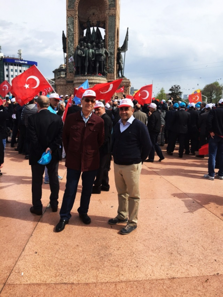 - 1 MAYIS 2017- TAKSİM ANITINA ÇELENK KOYMA 