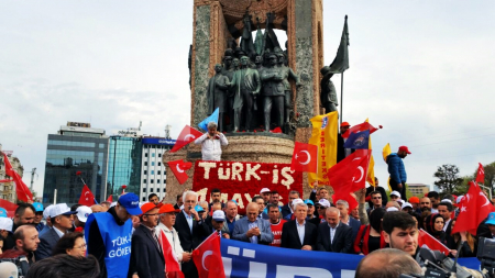 - 1 MAYIS 2017- TAKSİM ANITINA ÇELENK KOYMA 