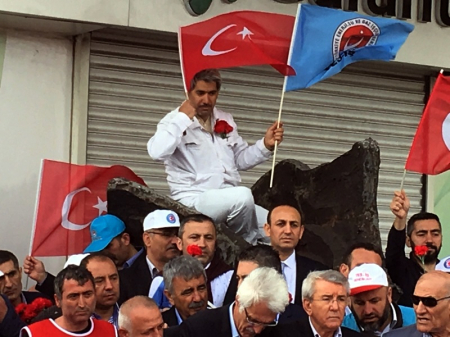 - 1 MAYIS 2017- TAKSİM ANITINA ÇELENK KOYMA 