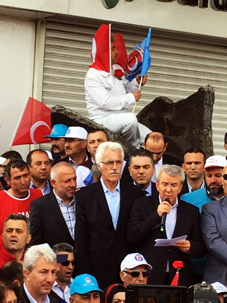 - 1 MAYIS 2017- TAKSİM ANITINA ÇELENK KOYMA 